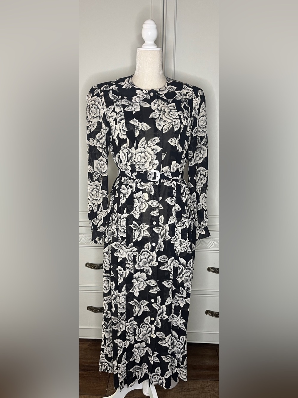 Liz Claiborne Black and White Floral Long Sleeve Belted Maxi Dress